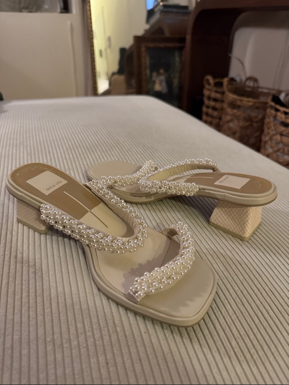Dolce Vita White Pearl-Embellished Slide Mules 7.5 women’s